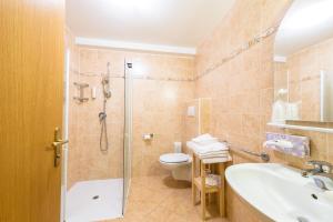 Koupelna v ubytování Alpstyle Hotel Albolina Wellness & Beauty