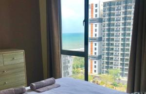 Postel nebo postele na pokoji v ubytování SG Residence by NYS - 2BR + 18 fotografií