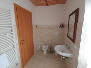 Koupelna v ubytování Castello di Fagnano -Albergo Diffuso & SPA