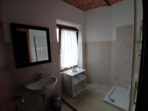 Koupelna v ubytování Castello di Fagnano -Albergo Diffuso & SPA