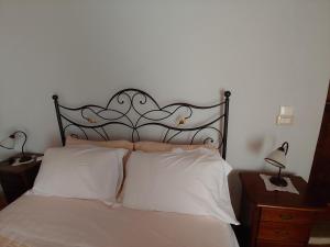 Postel nebo postele na pokoji v ubytování Castello di Fagnano -Albergo Diffuso & SPA