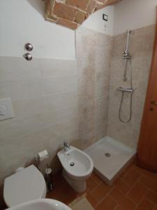 Koupelna v ubytování Castello di Fagnano -Albergo Diffuso & SPA
