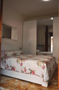 A bed or beds in a room at VIALE REPUBBLICA 307 2
