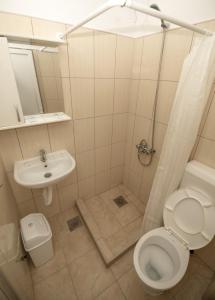 Vonios kambarys apgyvendinimo įstaigoje VIK Apartments