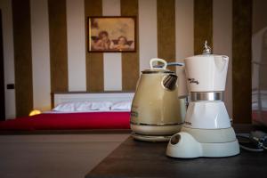 a blender sitting on a counter next to a bed at CASA RAMAGIO' in La Morra