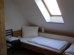 a bed in a room with a window at Hotel Alt Vinnhorst in Hannover