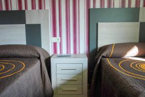 Posteľ alebo postele v izbe v ubytovaní Apartamentos Loncho Finisterre