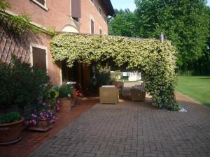 A garden outside Da Maxim