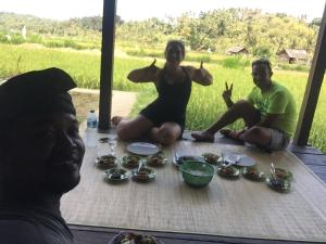 入住谷米巴厘旅馆的客人