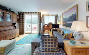 a living room with a couch and a table at Traunter Via in St. Moritz