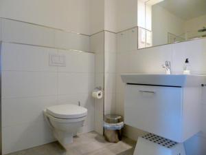 Koupelna v ubytování Apartment HEIMATHAFEN, Am Alten Deich 14/1 + 18 fotografií