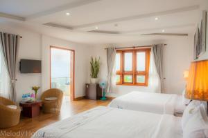Postel nebo postele na pokoji v ubytování Melody Hotel