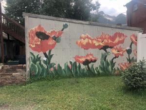 a wall with a painting of flowers on it at Villa Dallavalle Inn in Silverton