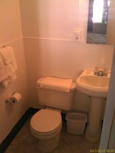 Bathroom sa Ranch Motel