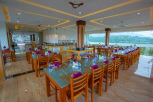 Restaurace v ubytování The Lake View Munnar