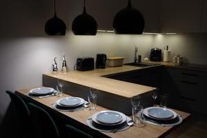 Kuchyňa alebo kuchynka v ubytovaní Apartament Gardenia Sea&Sun DZIWNÓW PRZY PLAŻY