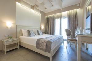 Postel nebo postele na pokoji v ubytování Ionion Beach Apartment Hotel & Spa