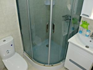 2 х ком квартира с новым ремонтом на Мотеле tesisinde bir banyo