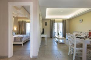 Postel nebo postele na pokoji v ubytování Ionion Beach Apartment Hotel & Spa