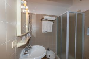 Kupatilo u objektu Hotel Adrimer +29 fotografija