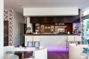 Salon oz. bar v nastanitvi Hotel & Residence Medi Garden