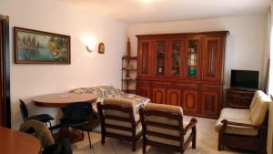 Gallery image of Villetta Rossini appartamento da CONDIVIDERE con me Luciano servizio ospiti taxi driver navetta no wifi 2 camera da letto per 5 persone in Valbrembo
