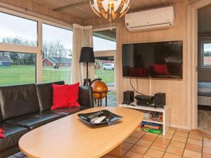 TV a/nebo společenská místnost v ubytování Luxury Retreat in Als - By Traum Ferienwohnungen