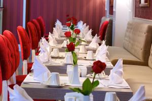 Uma área de estar em Hotel Perula & SPA