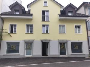 Zgradba, v kateri se nahaja apartma