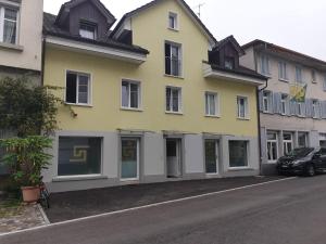 Zgradba, v kateri se nahaja apartma