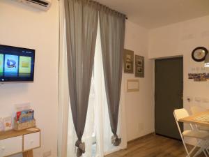 A television and/or entertainment centre at GELSO HOME