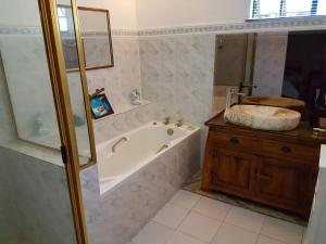 Kopalnica v nastanitvi Villa Tourelle of Paradise with bigPrivate Pool