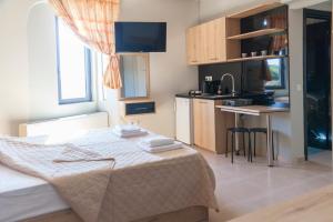 Kuchyň nebo kuchyňský kout v ubytování Via Mare Apartments
