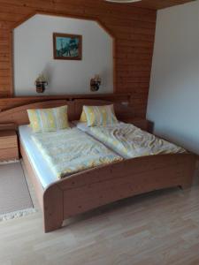Ein Bett oder Betten in einem Zimmer der Unterkunft Ferienhaus Ruggenthaler