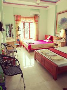 Una cama o camas en una habitación de Yen Minh Hotel Thien An