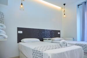 מיטה או מיטות בחדר ב-Madrid Gran Vía, Behap Apartments