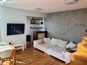Posezení v ubytování SEA TOWERS PENTHOUSE 23-24 Two-Floors Sea View Panoramic Terrace 110m2 !!! jacuzzi