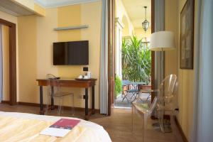 TV a/nebo společenská místnost v ubytování Hotel Gran Duca Di York