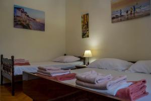 Posteľ alebo postele v izbe v ubytovaní Vacation house near sea & beaches with HEATED POOL & BBQ