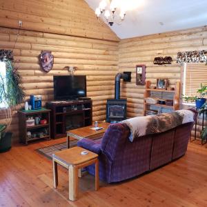 Gallery image of Wolf Den Log Cabin Motel and RV Park in Thayne