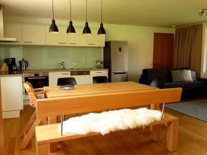 Kuchyň nebo kuchyňský kout v ubytování Appartment Hirschberg