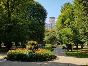 Vonkajšia záhrada v ubytovaní Sunflower Apartment near Kiev airport & railway station & center city!