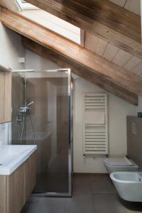a bathroom with a shower and a sink and a toilet at Il Riposo del Gladiatore in Aosta