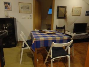 TV a/nebo společenská místnost v ubytování Apartment Gliha