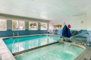 a swimming pool in a hotel room with a swimming pool at Econo Lodge in Traverse City