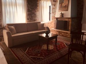 a living room with a couch and a table at Akontisma in N&eacute;a Karv&aacute;li