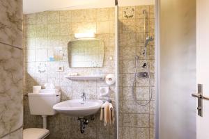 Kylpyhuone majoituspaikassa Landgasthof Bad Turmbach