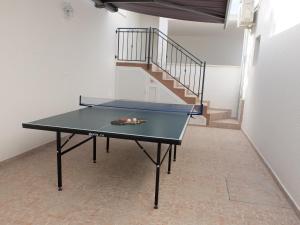 Stolní tenis v ubytování Apartments Sunce nebo okolí