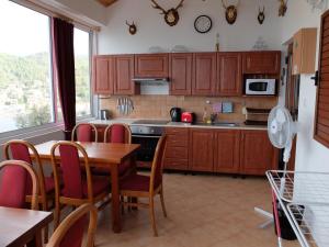 Kuchyň nebo kuchyňský kout v ubytování Apartments Sunce