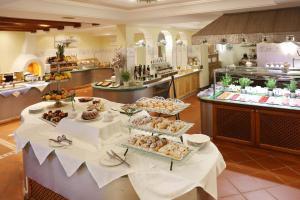 a buffet line with food on tables in a restaurant at Schlosshotel Lacknerhof in Flachau